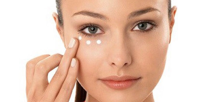 کرم دور چشم چه فواید و کاربردی دارد؟
